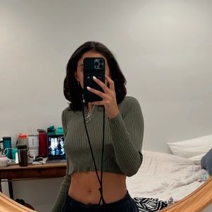 Long sleeve crop top